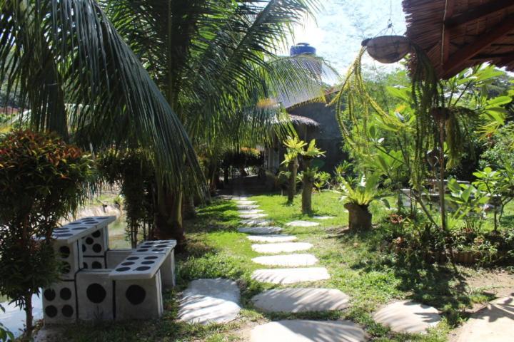 Eco Trekking Lodge, Bar & Jungle Tour'S Bukit Lawang Eksteriør bilde